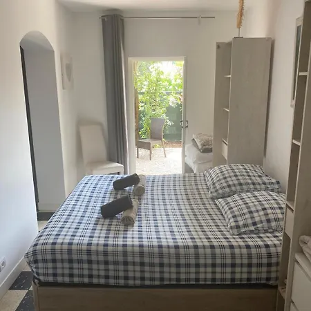 Charming Garden Lorettes