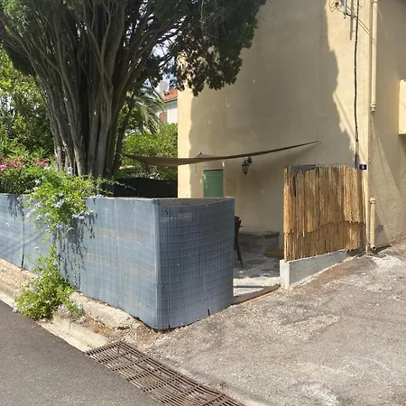 Charming Garden Lorettes